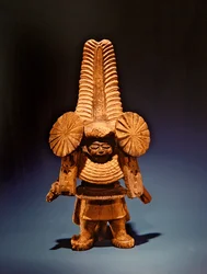 Figure avec coiffe allongée, culture Remojadas, Vera Cruz